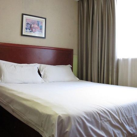 Greentree Alliance Jiangxi Nanchang Honggutan Middle Fenghuang Avenue Hotel ภายนอก รูปภาพ
